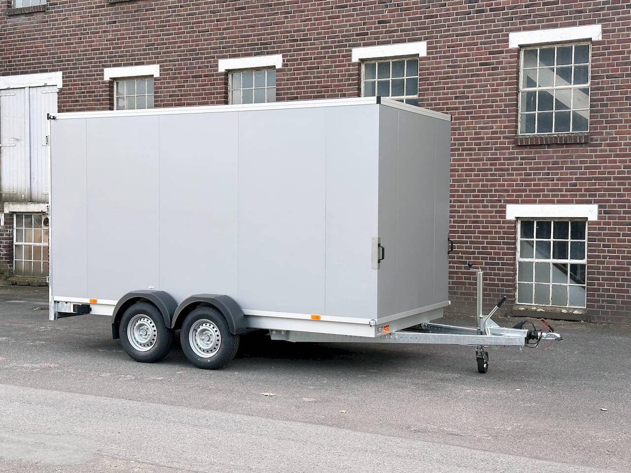 PKW Trailer 2700 Kg store mieten